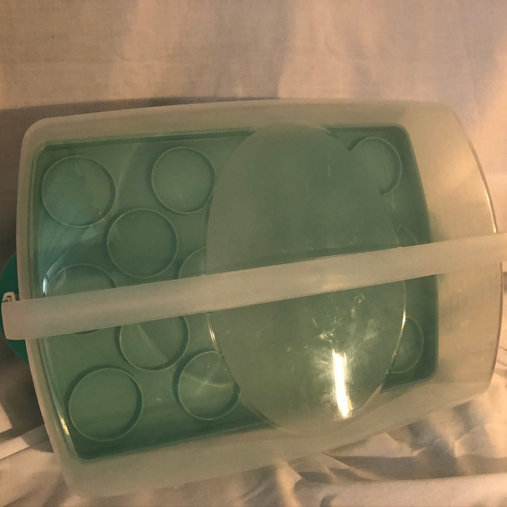 Tupperware Rectangular Cake Taker - Picture 2 of 4